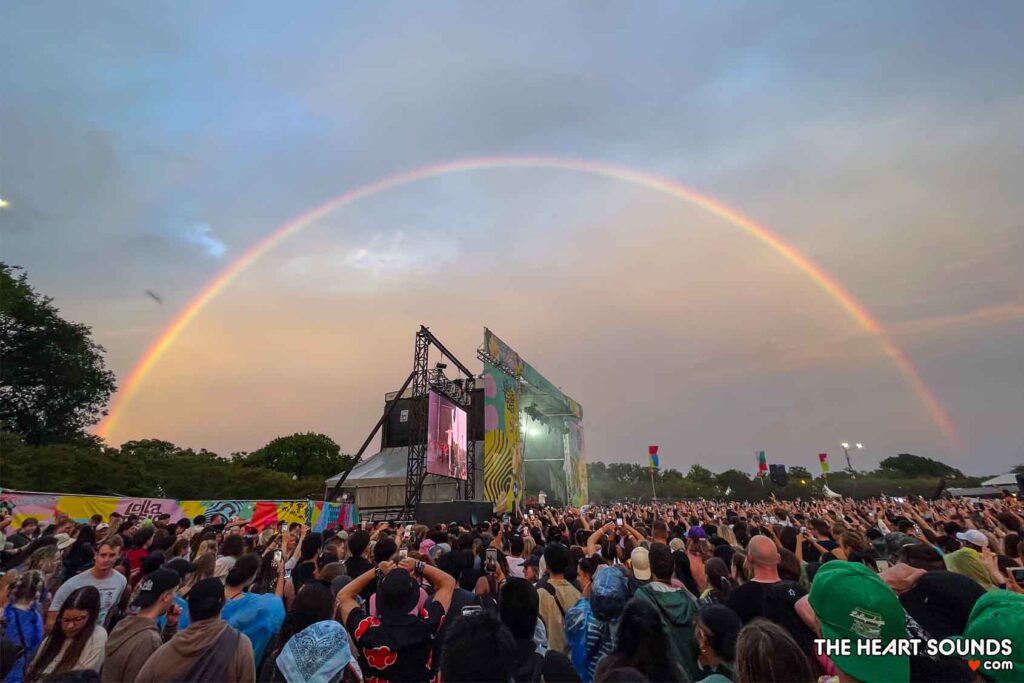 Fans dance in the rain at Lollapalooza on Day Three – The Columbia