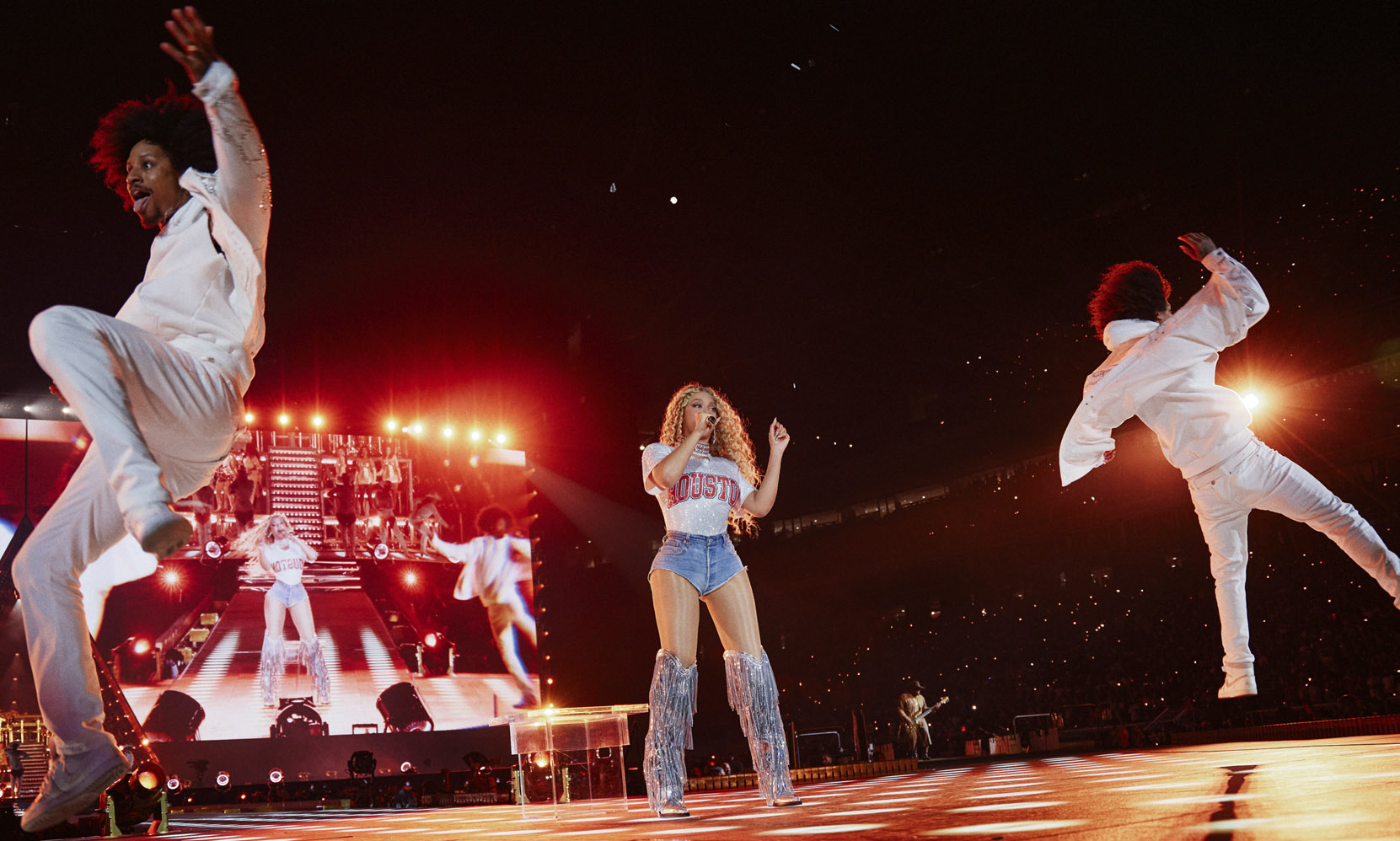 BEYONCÉ – Royalty On Houston’s Stage! | The Heart Sounds