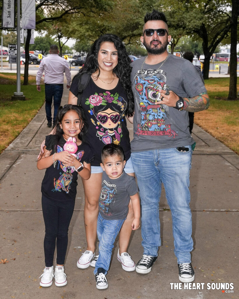 Fans/Maná - Photo: Nacho DelaGarza