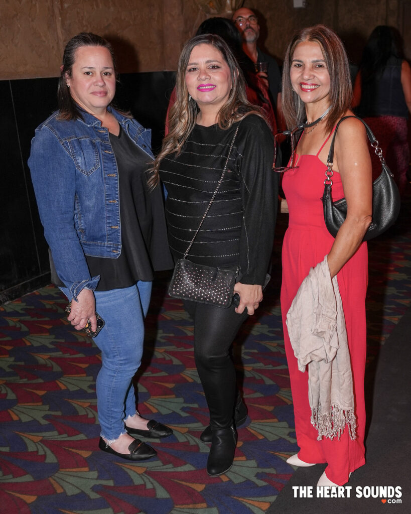 Fans/Natalia Jiménez - Photo: Nacho DelaGarza