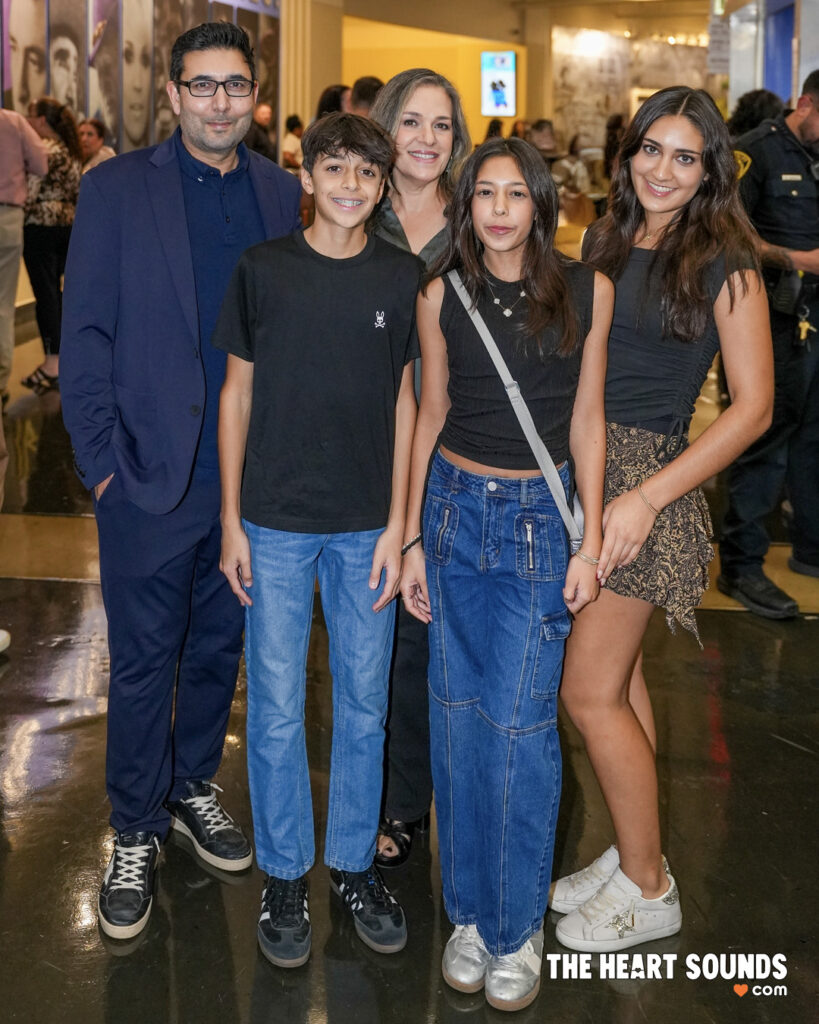 Fans / Miguel Bosé - Photo: Nacho DelaGarza