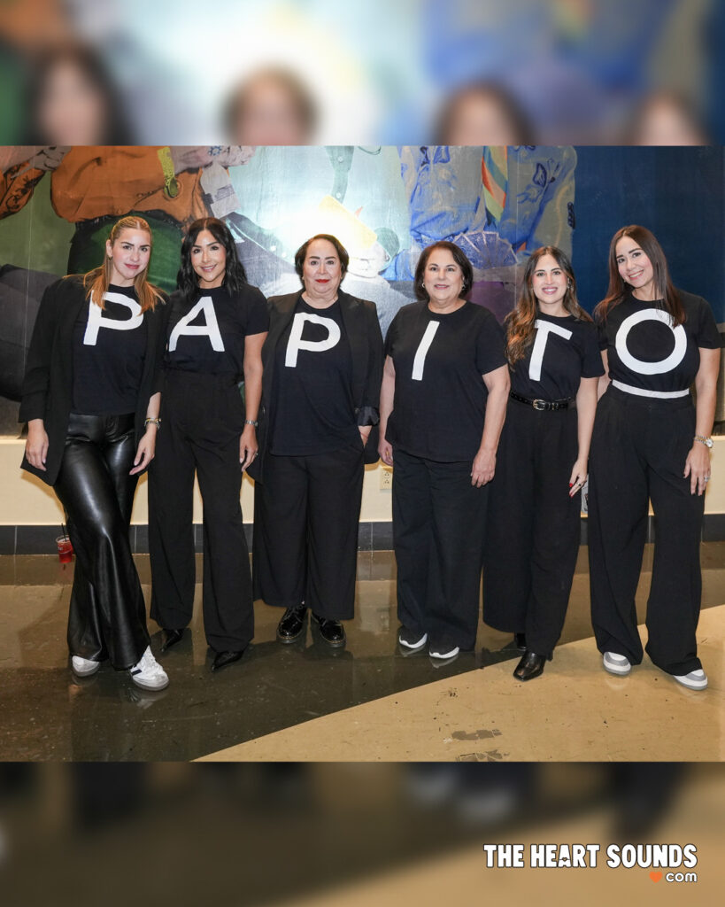 Fans / Miguel Bosé - Photo: Nacho DelaGarza