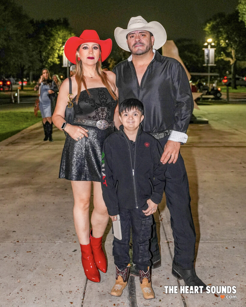 Fans / Christian Nodal - Photo: Nacho DelaGarza