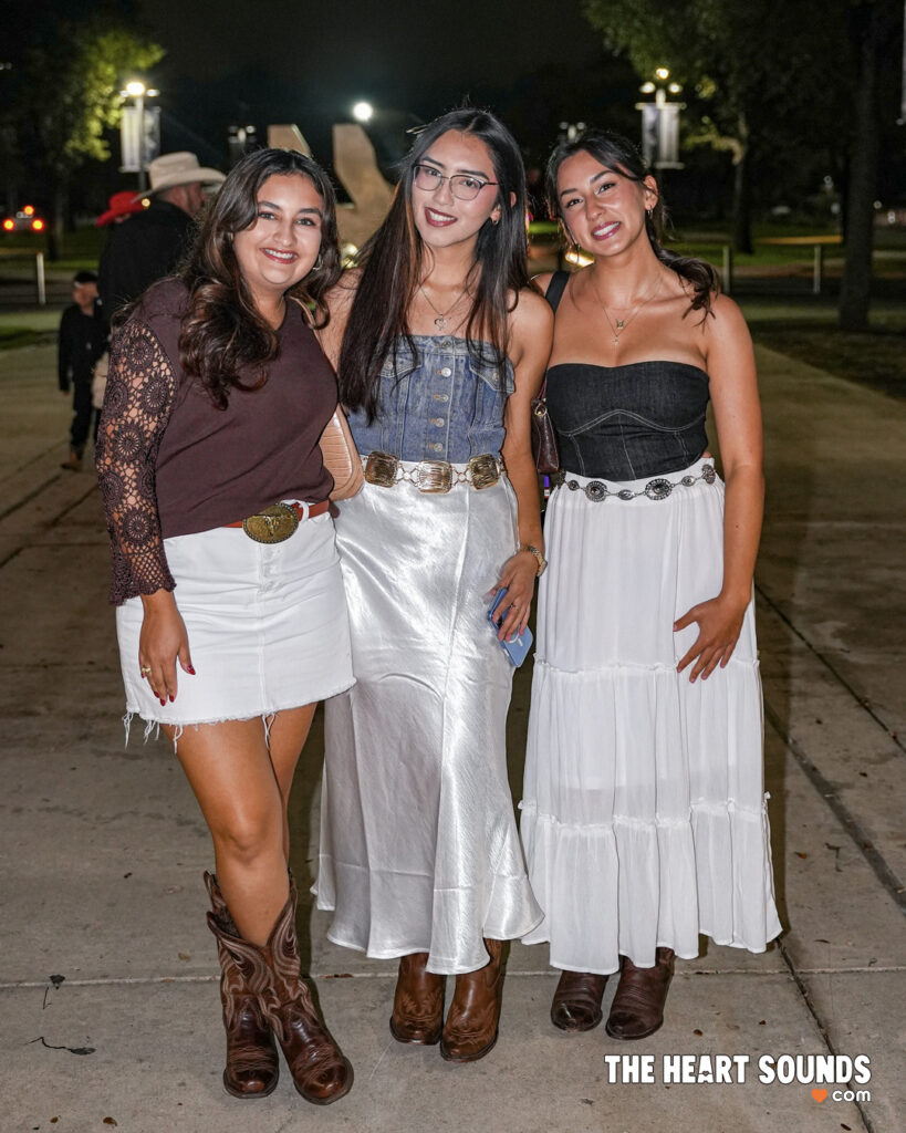 Fans / Christian Nodal - Photo: Nacho DelaGarza