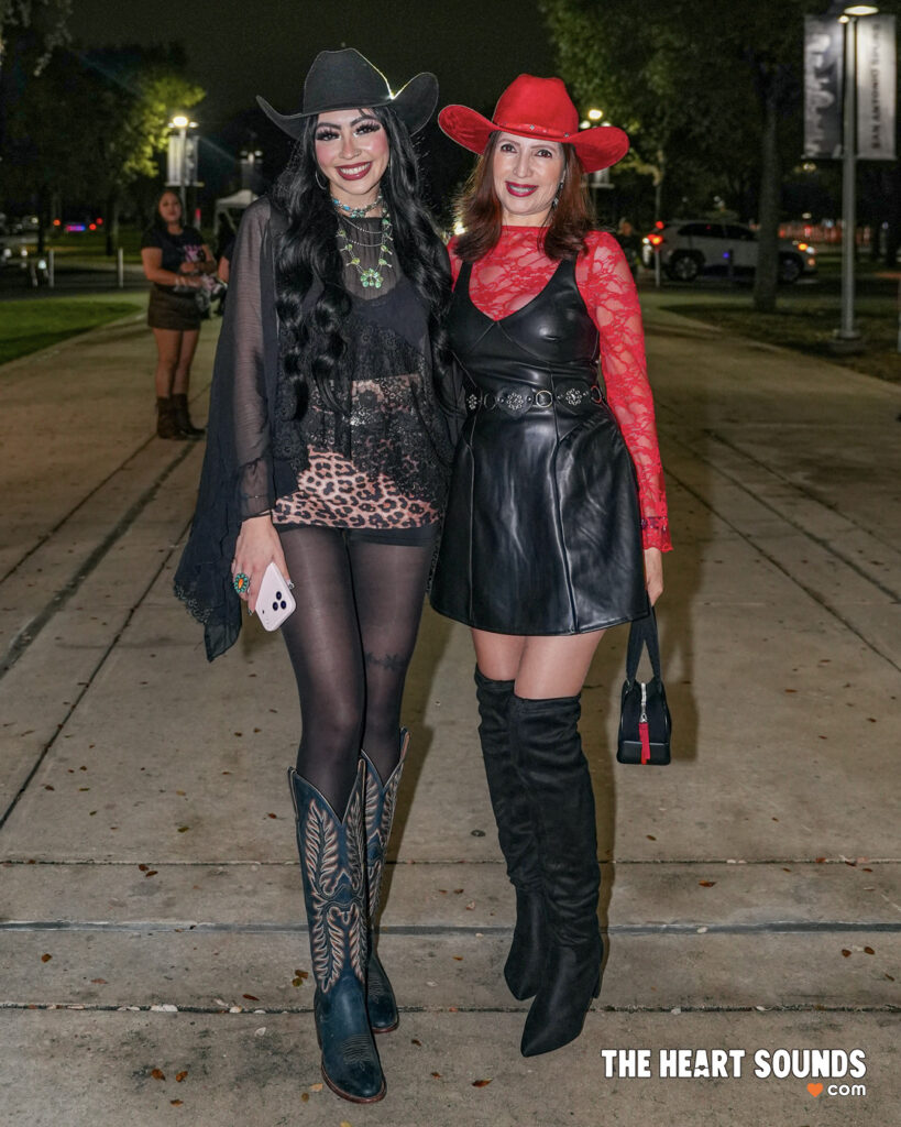 Fans / Christian Nodal - Photo: Nacho DelaGarza