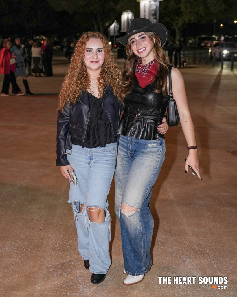 Fans / Christian Nodal - Photo: Nacho DelaGarza