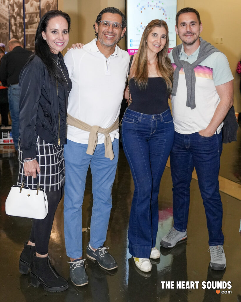 Fans / Miguel Bosé - Photo: Nacho DelaGarza