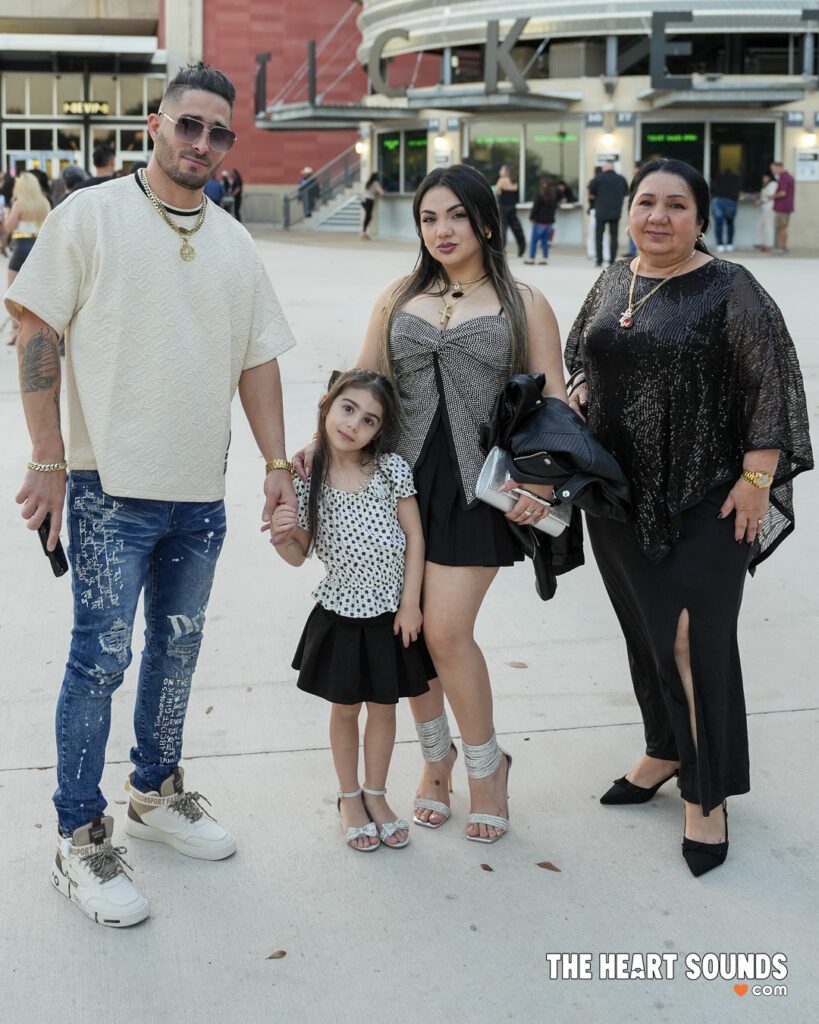 Fans / Arjona - Photo: Nacho DelaGarza