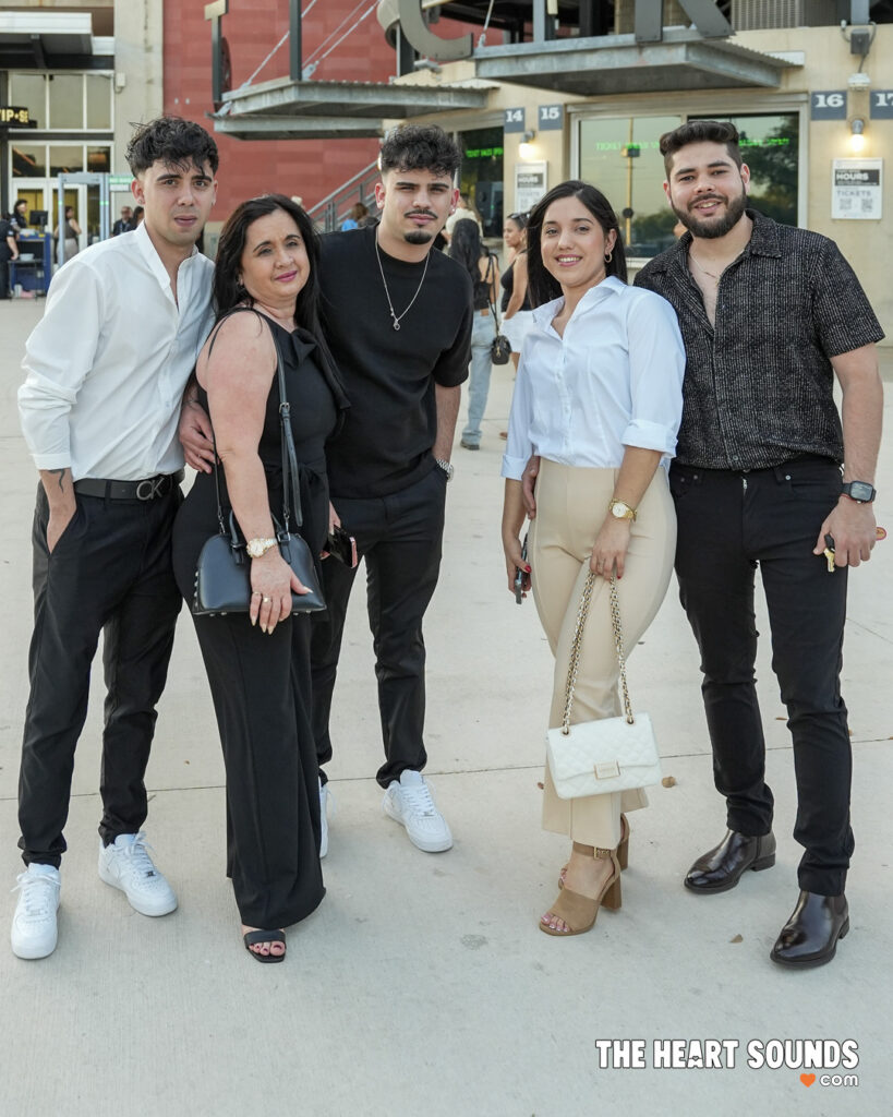 Fans / Arjona - Photo: Nacho DelaGarza