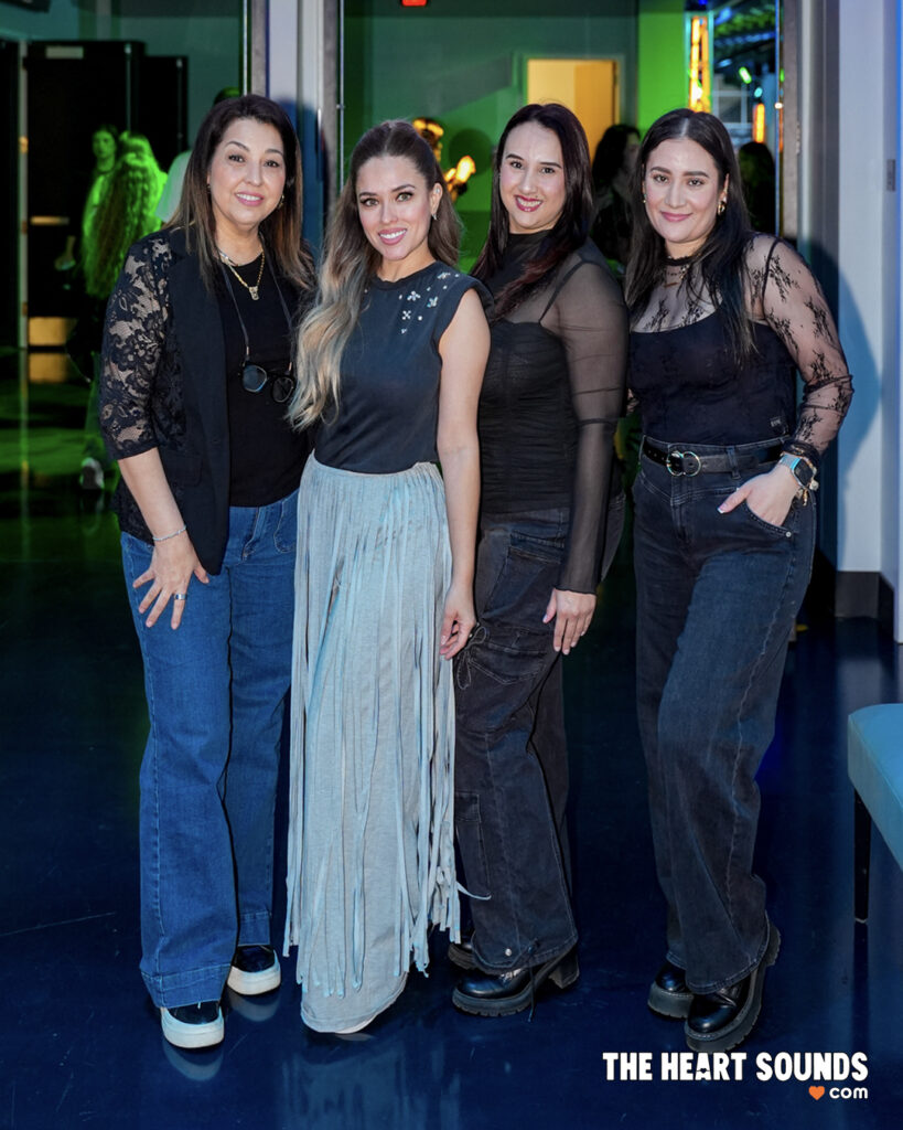 Fans / Camila - Photo: Nacho DelaGarza