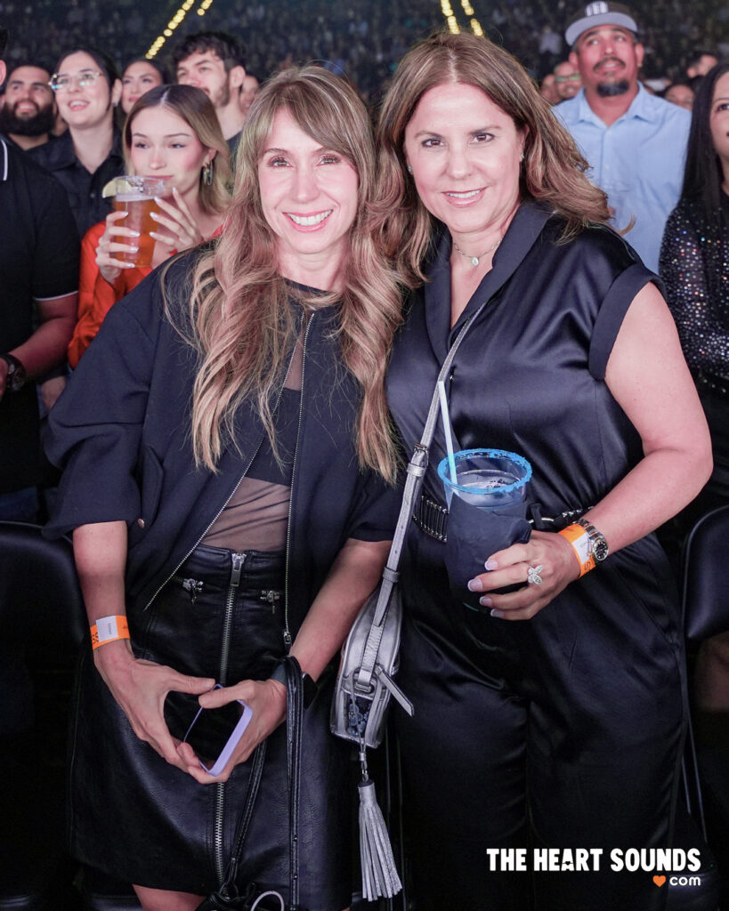 Fans / Camila - Photo: Nacho DelaGarza