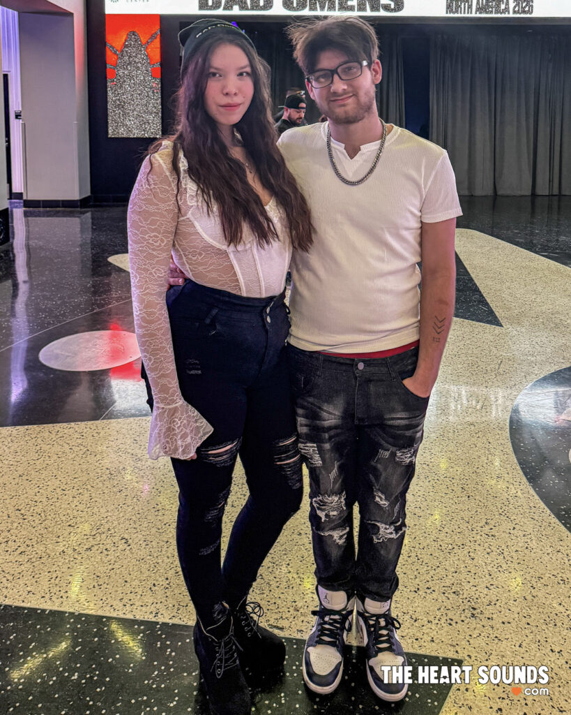 Fans / Bad Omens - Photo: Nacho DelaGarza