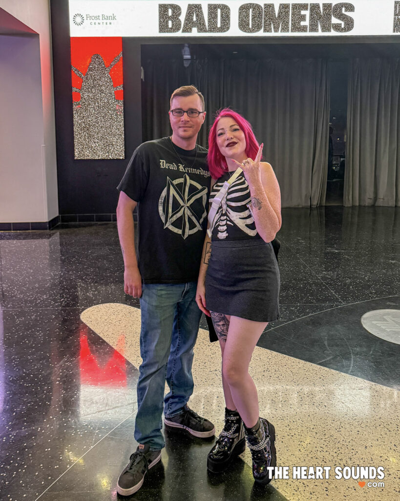 Fans / Bad Omens - Photo: Nacho DelaGarza