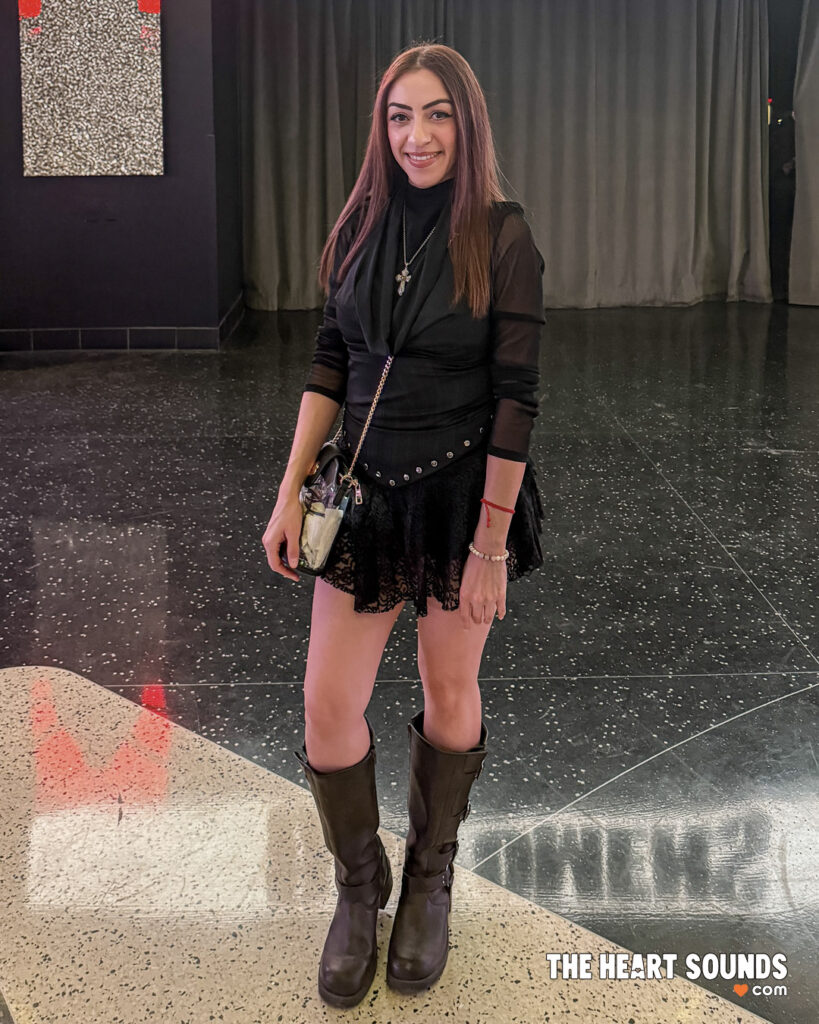 Fans / Bad Omens - Photo: Nacho DelaGarza