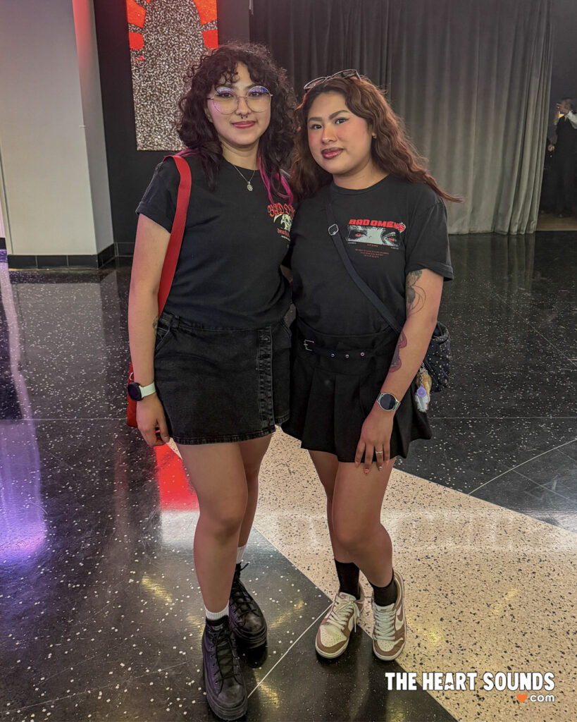 Fans / Bad Omens - Photo: Nacho DelaGarza