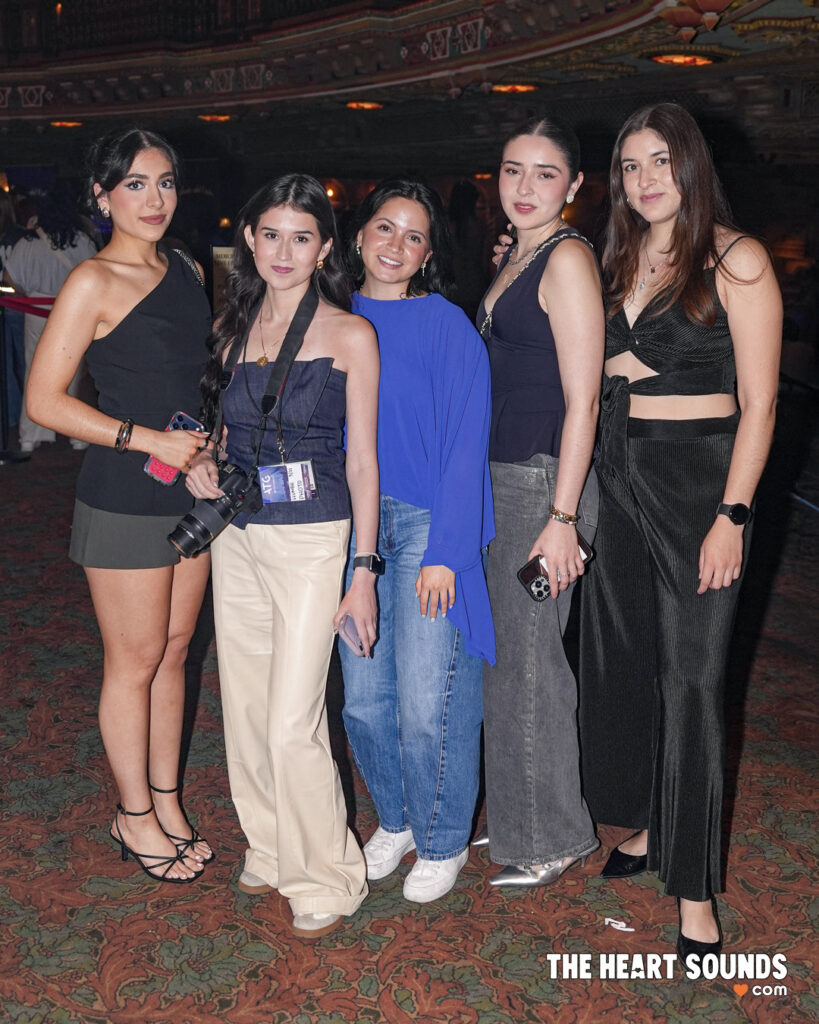 Fans / Humbe - Photo: Nacho DelaGarza