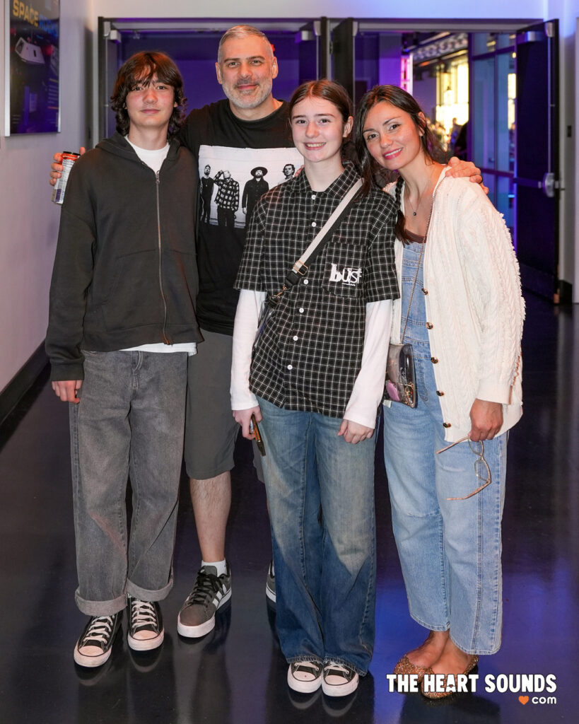 Fans / Bush - Photo: Nacho DelaGarza