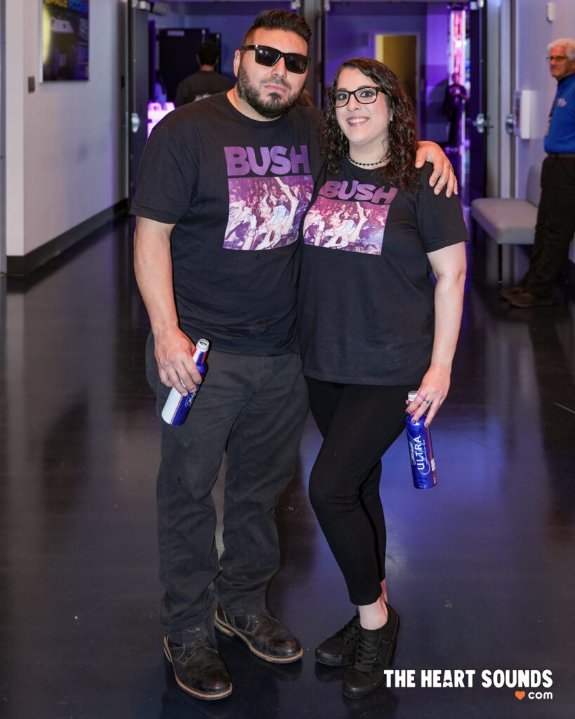 Fans / Bush - Photo: Nacho DelaGarza