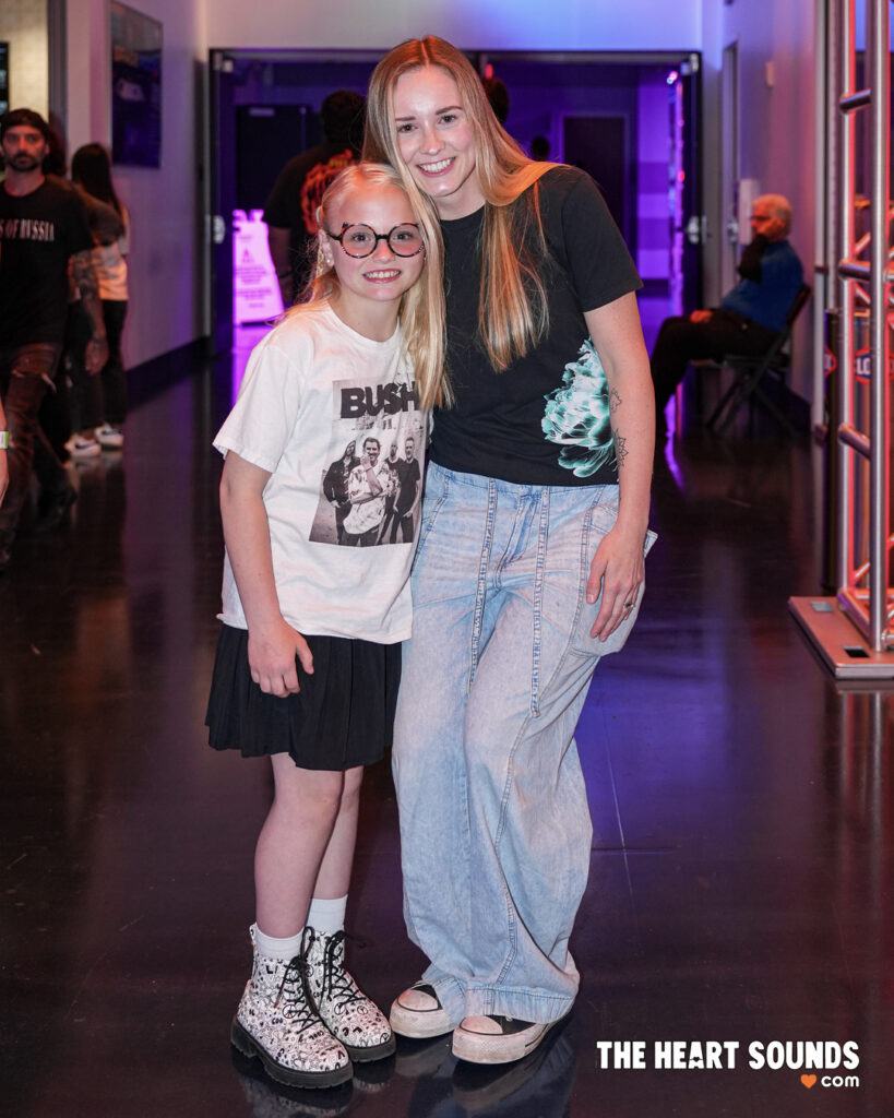 Fans / Bush - Photo: Nacho DelaGarza