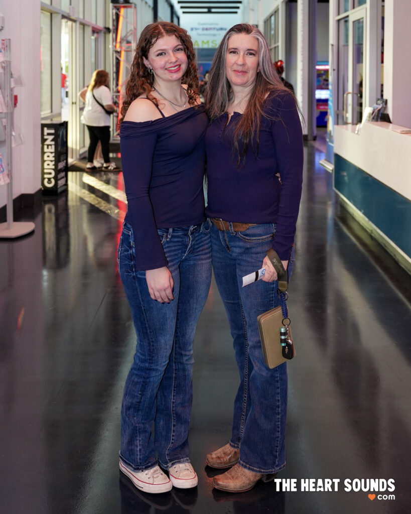 Fans / Bush - Photo: Nacho DelaGarza