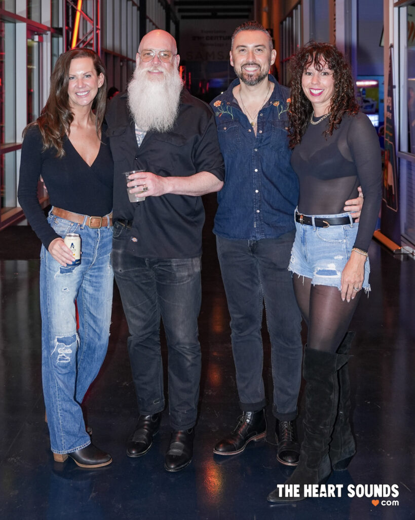 Fans / Bush - Photo: Nacho DelaGarza