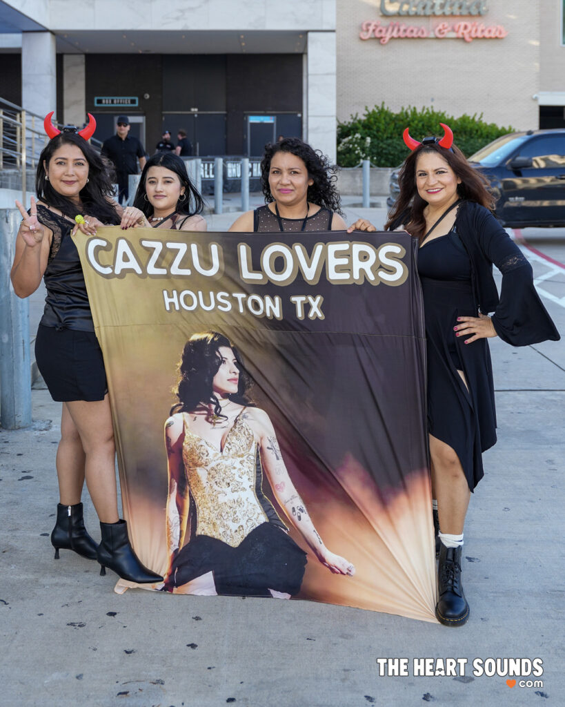 Fans / Cazzu - Photo: Nacho DelaGarza