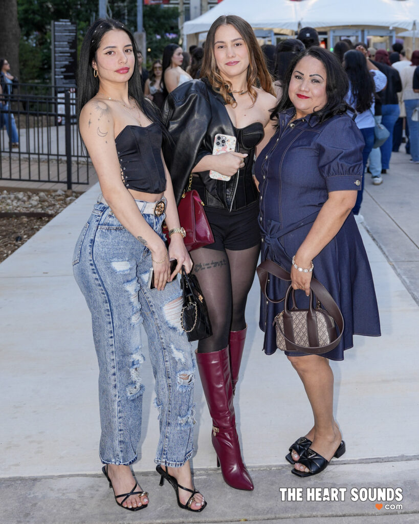 Fans / Romeo Santos & Prince Royce - Photo: Nacho DelaGarza