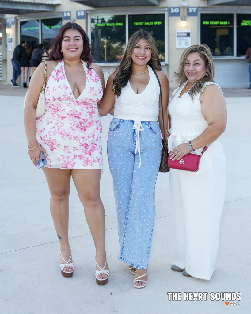 Fans / Romeo Santos & Prince Royce - Photo: Nacho DelaGarza