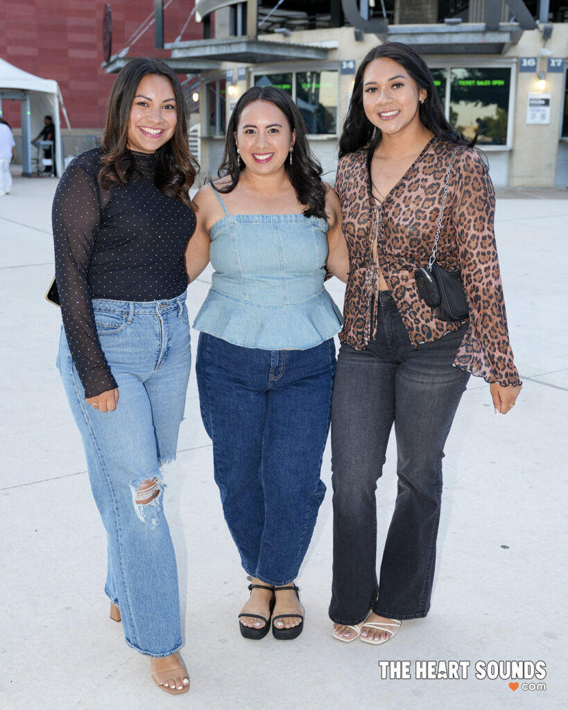 Fans / Romeo Santos & Prince Royce - Photo: Nacho DelaGarza