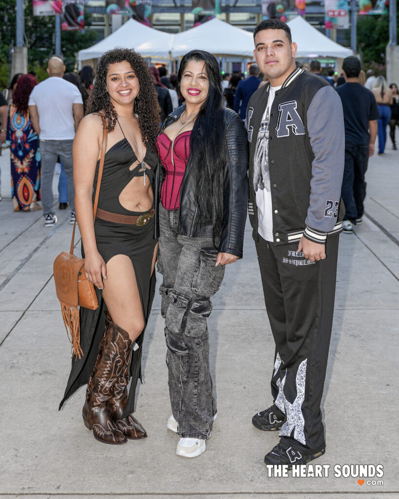 Fans / Romeo Santos & Prince Royce - Photo: Nacho DelaGarza