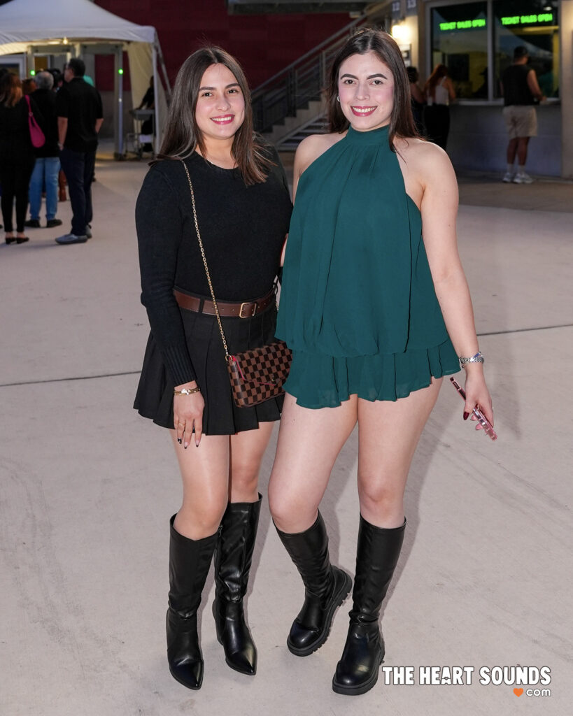 Fans / Romeo Santos & Prince Royce - Photo: Nacho DelaGarza