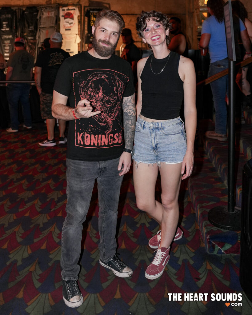 Fans - Jinjer - Photo: Nacho DelaGarza