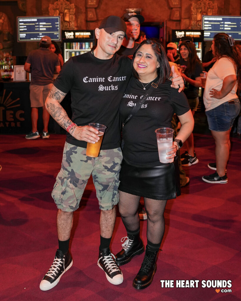 Fans - Jinjer - Photo: Nacho DelaGarza