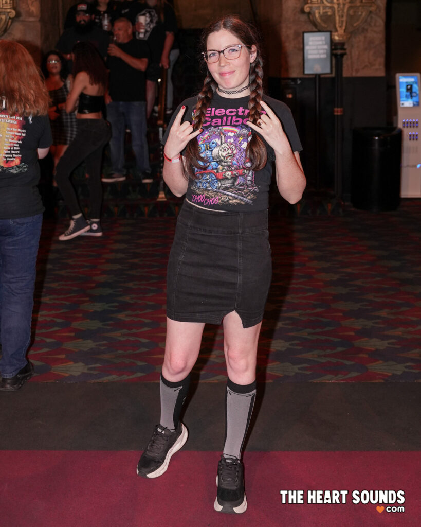 Fans - Jinjer - Photo: Nacho DelaGarza
