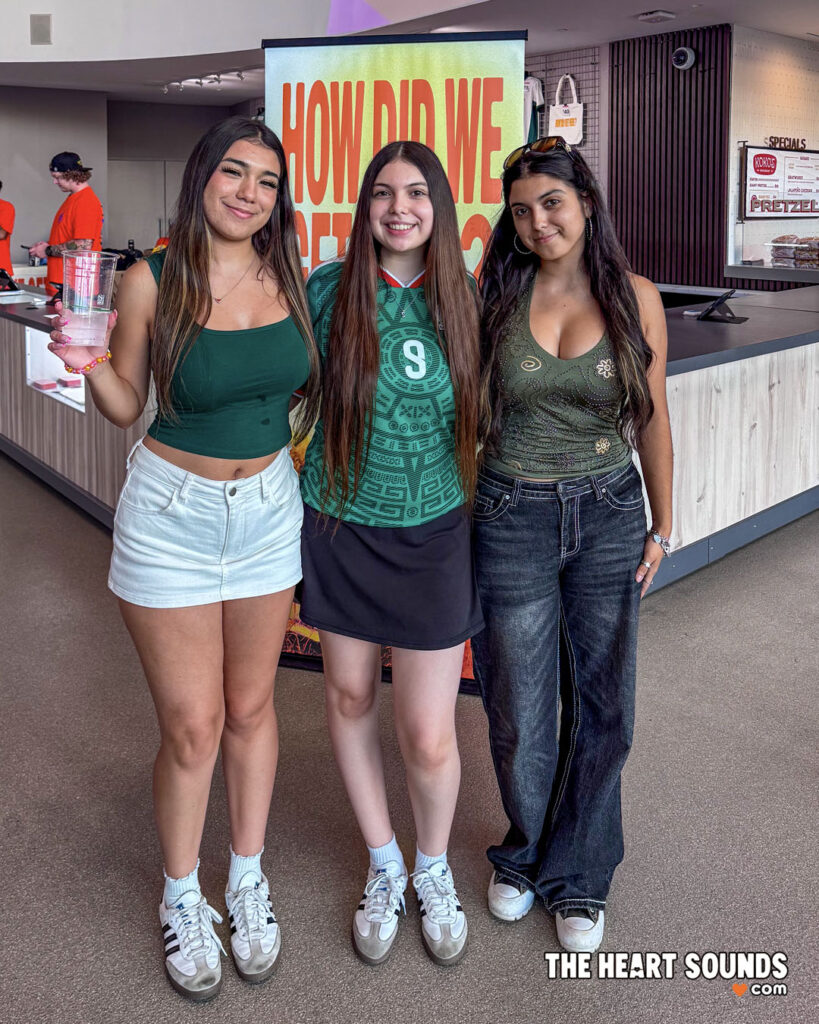 Fans - Louis Tomlinson - Photo: Nacho DelaGarza