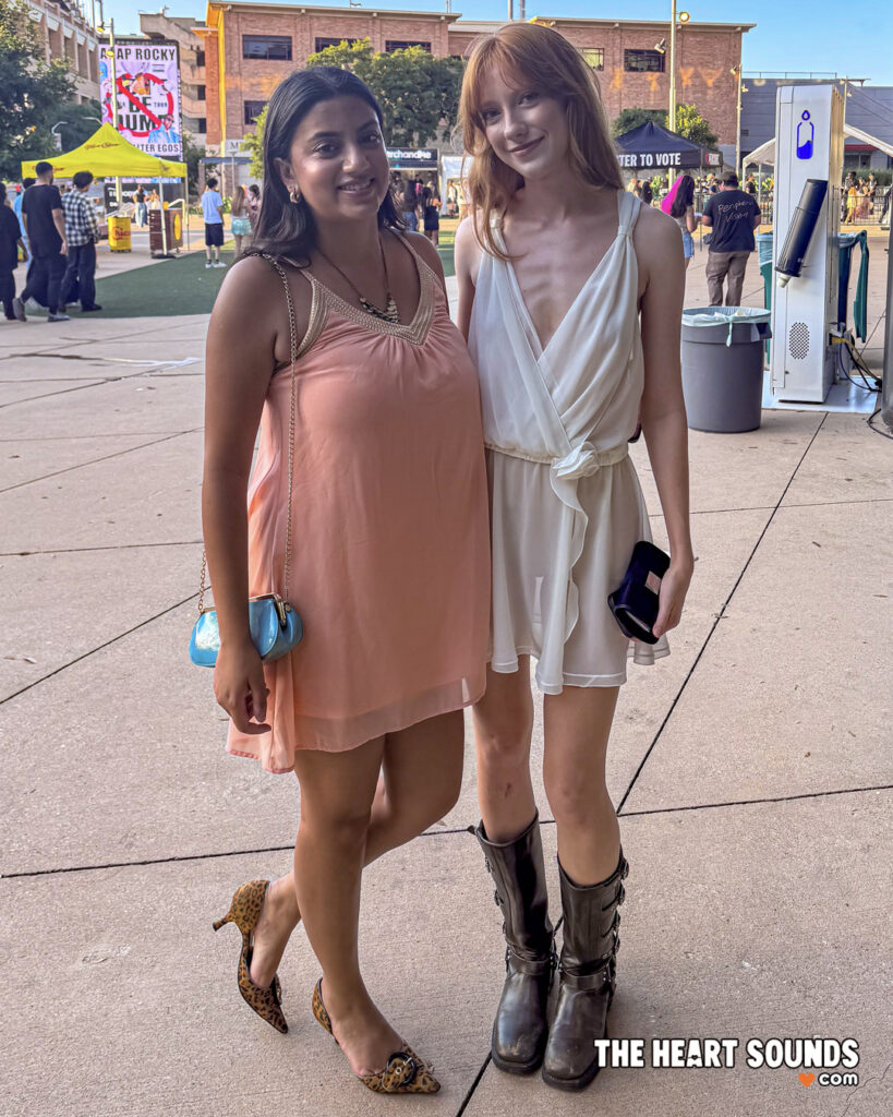 Fans / Madison Beer - Photo: Nacho DelaGarza