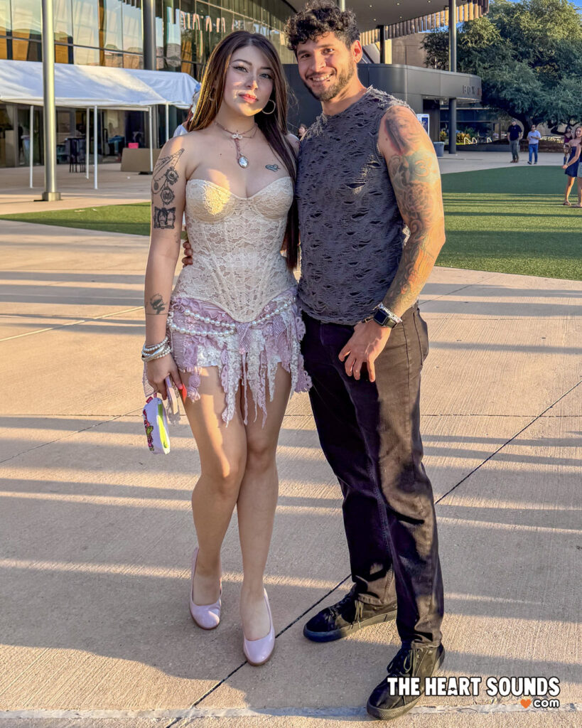 Fans / Madison Beer - Photo: Nacho DelaGarza