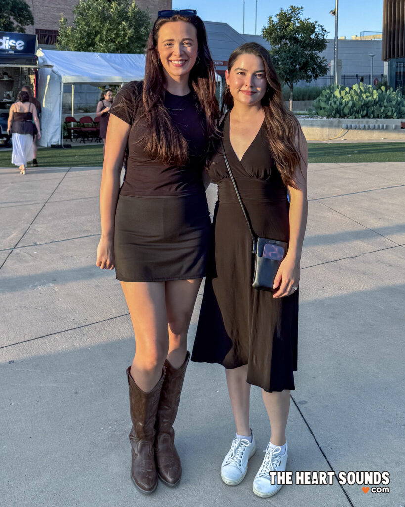 Fans / Madison Beer - Photo: Nacho DelaGarza