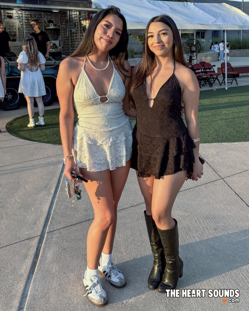 Fans / Madison Beer - Photo: Nacho DelaGarza