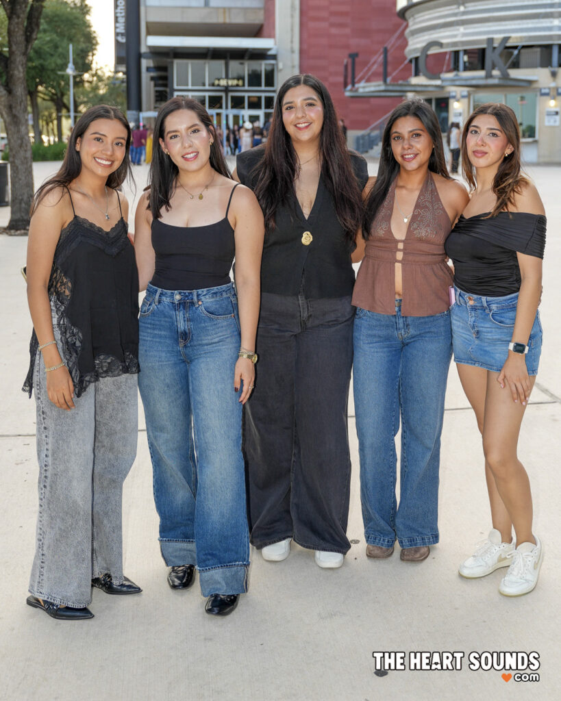Fans / Grupo Frontera - Photo: Nacho DelaGarza