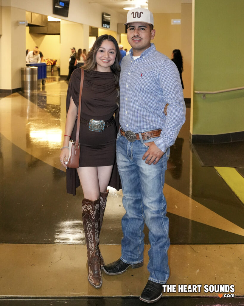 Fans / Hermanos Espinoza - Photo: Nacho DelaGarza