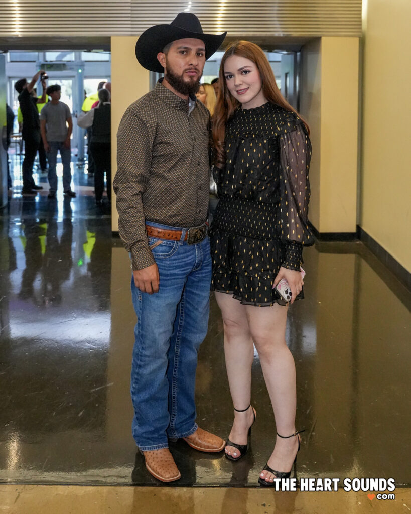 Fans / Hermanos Espinoza - Photo: Nacho DelaGarza