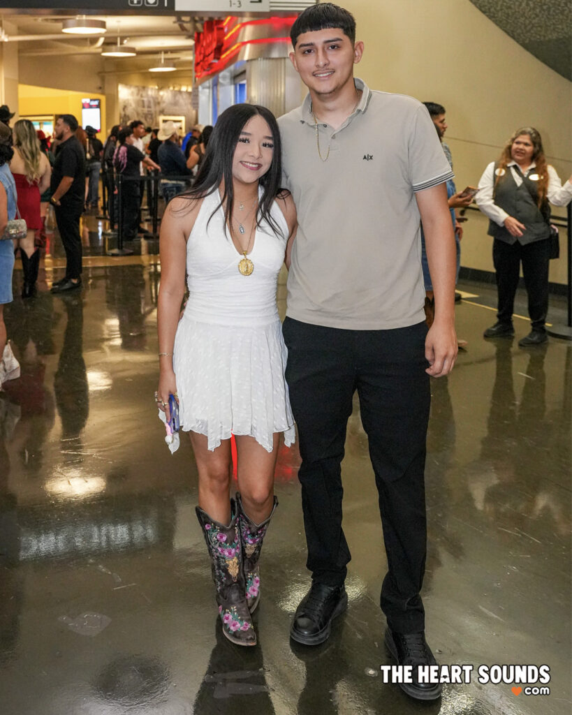 Fans / Hermanos Espinoza - Photo: Nacho DelaGarza