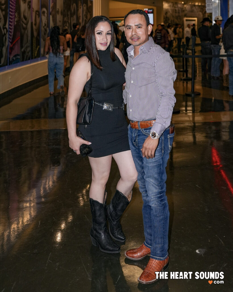 Fans / Hermanos Espinoza - Photo: Nacho DelaGarza