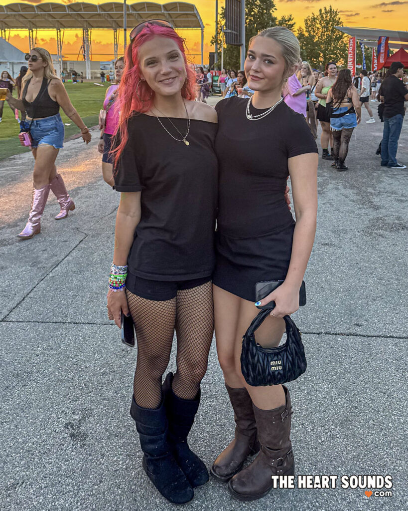 Fans / Kesha - Photo: Nacho DelaGarza