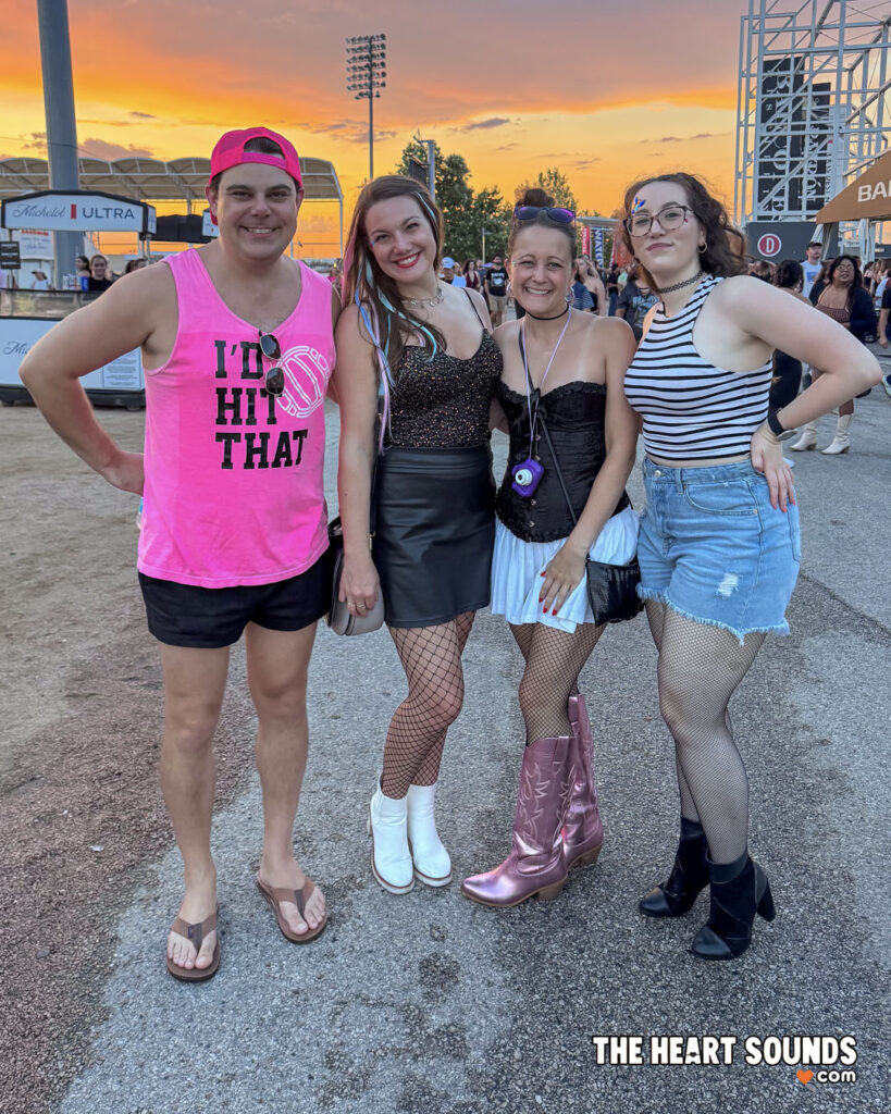 Fans / Kesha - Photo: Nacho DelaGarza