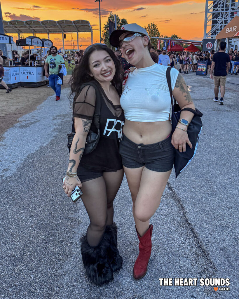Fans / Kesha - Photo: Nacho DelaGarza