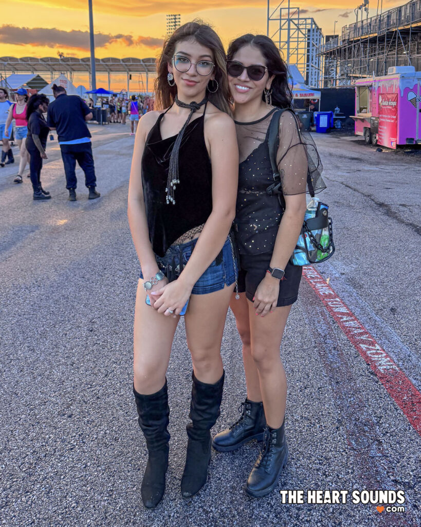 Fans / Kesha - Photo: Nacho DelaGarza