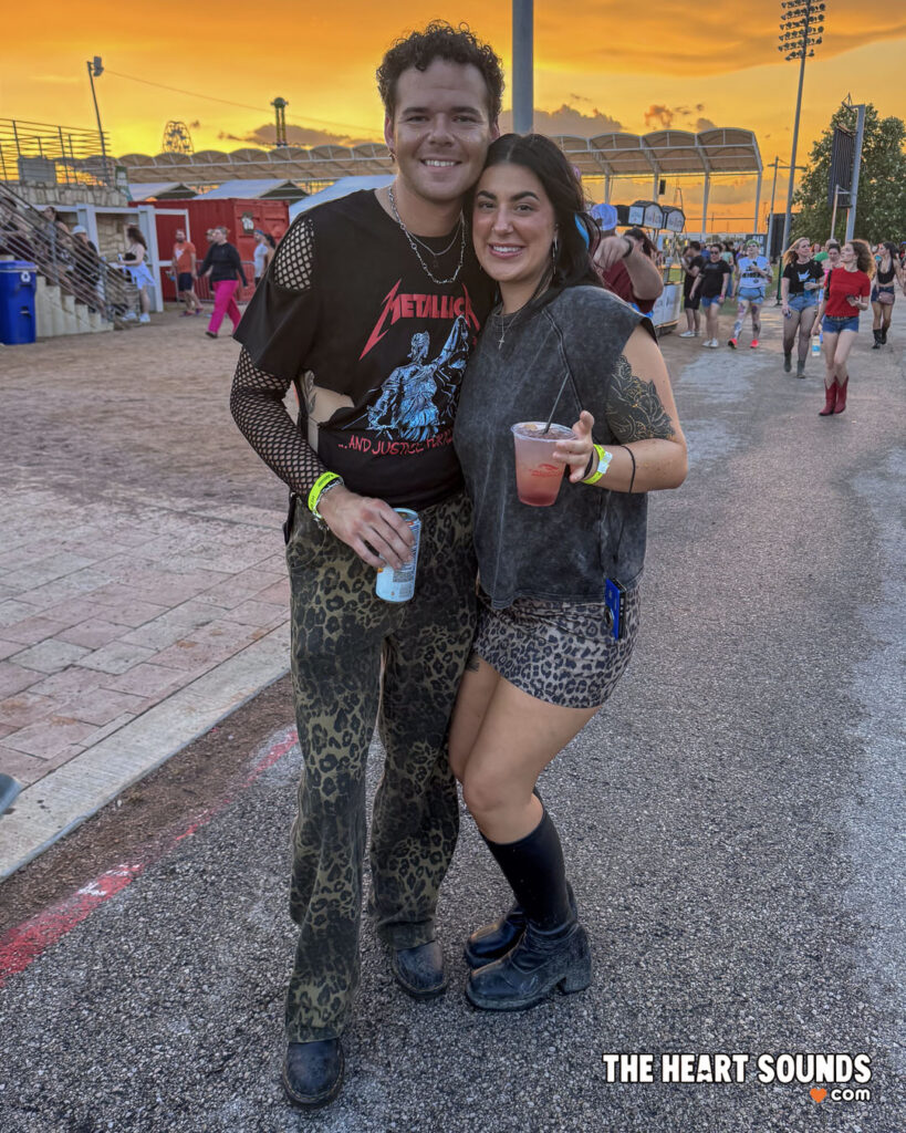 Fans / Kesha - Photo: Nacho DelaGarza