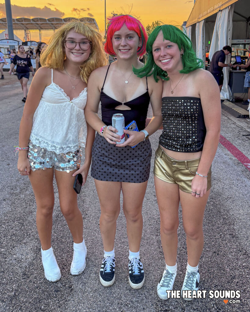 Fans / Kesha - Photo: Nacho DelaGarza